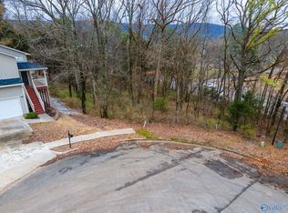 595 Farmingdale Dr, Huntsville, AL 35803