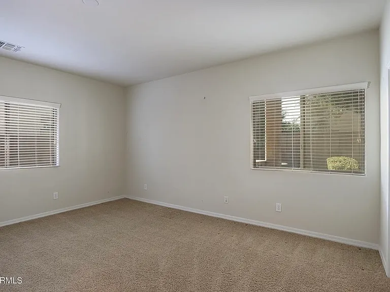 6328 W Victory Way — Photo 9