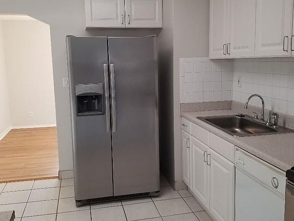 4th image of 5921 Mangrove St N