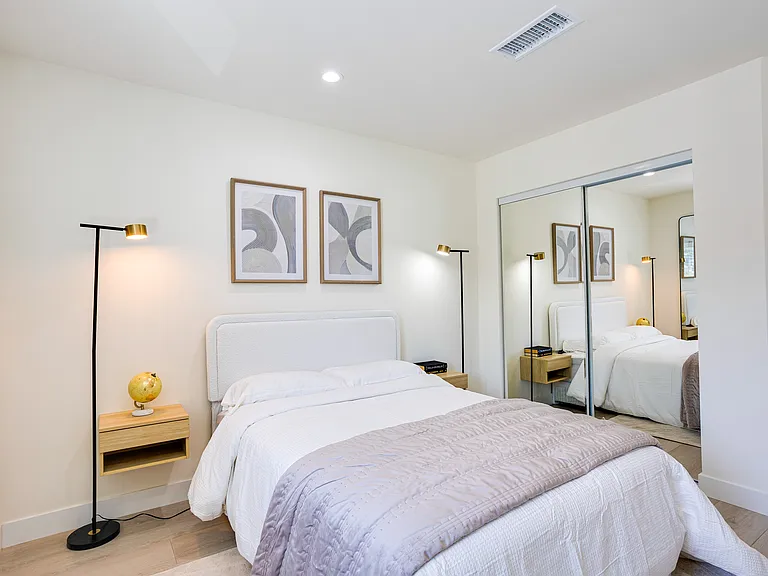 1020 S Mollison Ave — Photo 19