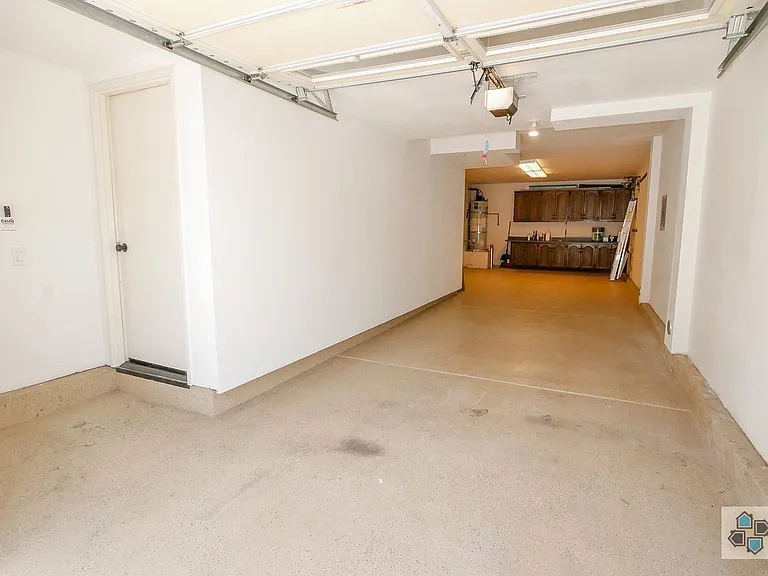 8744 Concourse Ct — Photo 31
