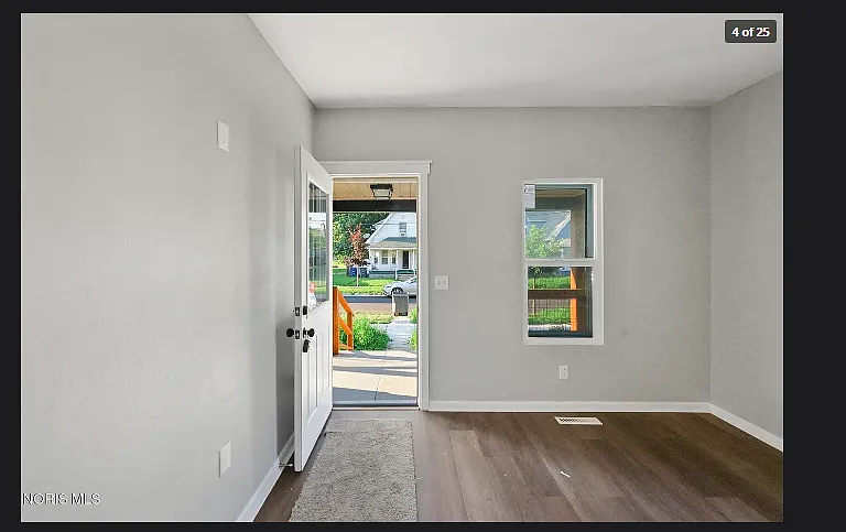 1219 Colburn St — Photo 4