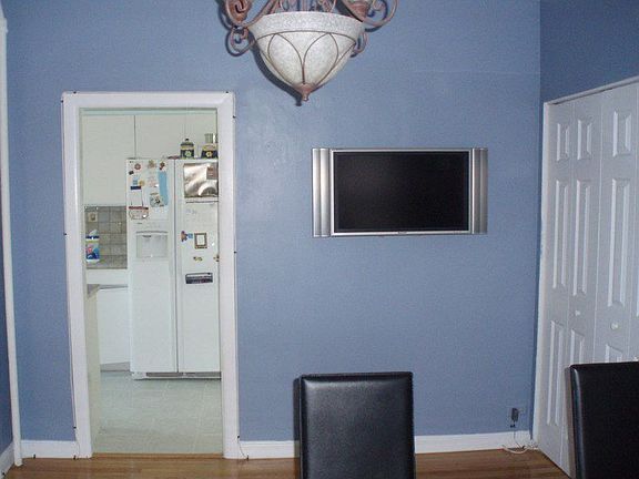 Kitchen entrance / Dining room area