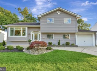 27 Canterbury Dr, Pennsville, NJ 08070