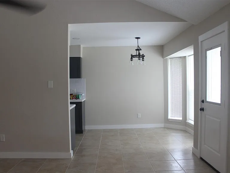 4920 Deerwood Cir — Photo 6