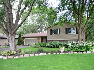 954 Waterford Dr W, Eagan, MN 55123
