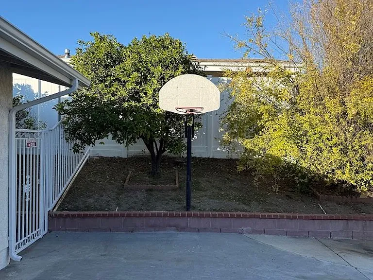 11725 Monogram Ave — Photo 2