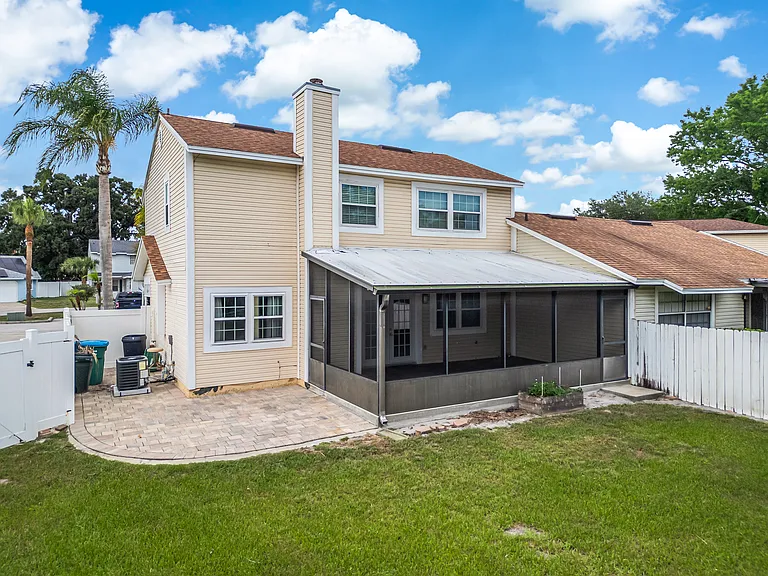 1025 Wentworth Ct — Photo 34