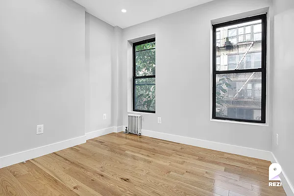 Rented by REZI | media 13