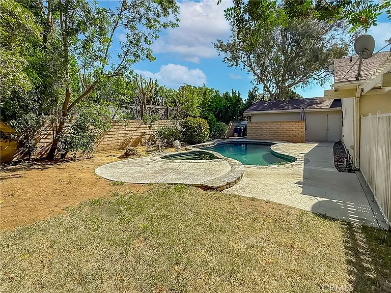 9201 Paso Robles Ave — Photo 53