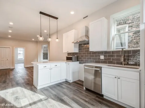 853 W Addison St #2, Chicago, IL 60613