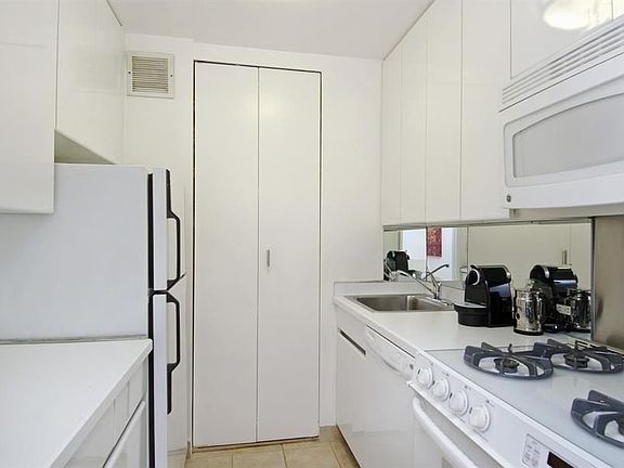 4th image of 301 E 79th St APT 7P