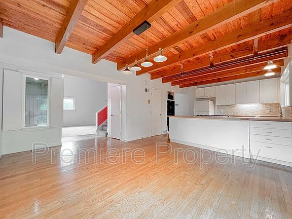 4th image of 4731 Liberty St