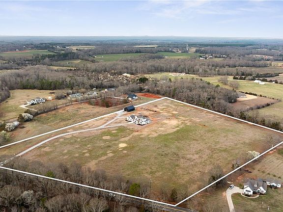 2nd image of 2811 Lebanon Rd