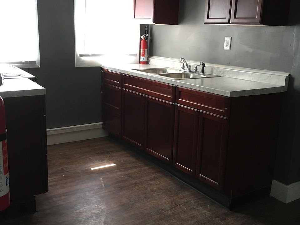 2nd image of 124 River St APT 4