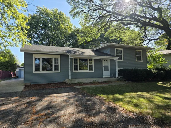 5S353 Stewart Dr, Naperville, IL 60563