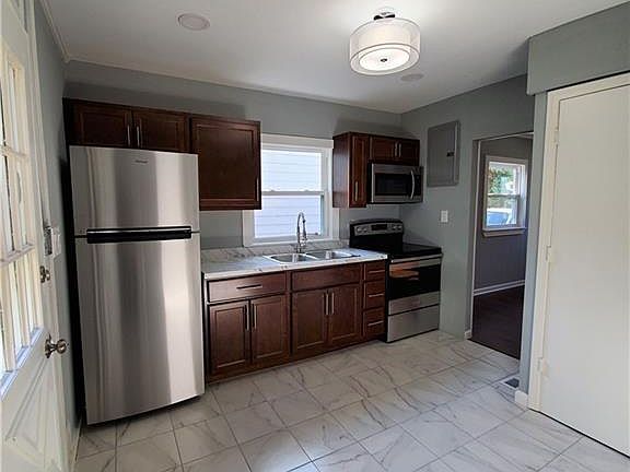 3rd image of 13509 Carrington Ave