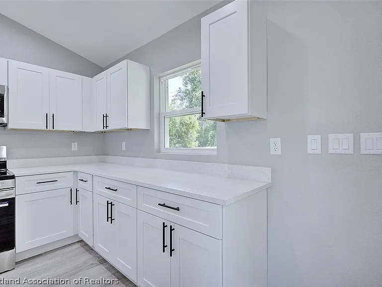 136 Friendly Cir — Photo 10