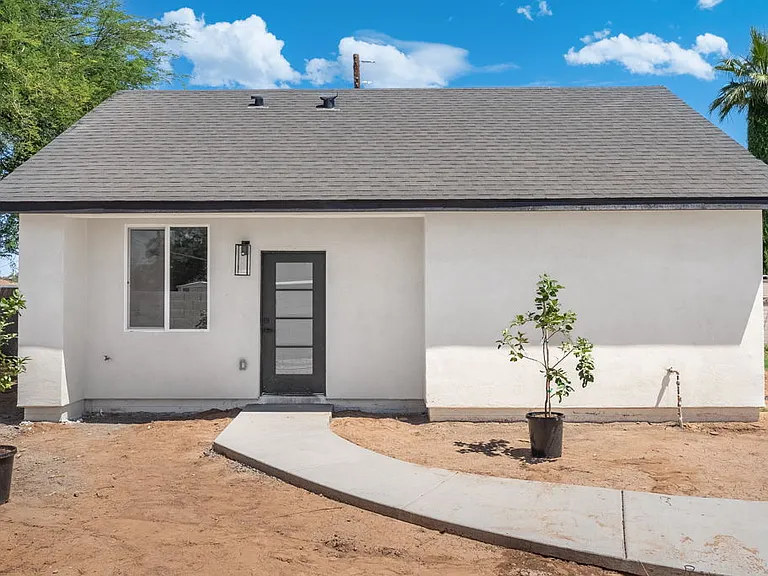 1822 E Roma Ave #2 — Photo 1