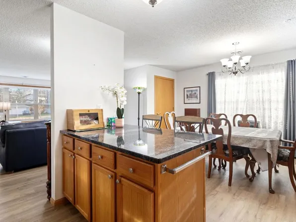 2231 Penn Pl APT 201, North Saint Paul, MN 55109
