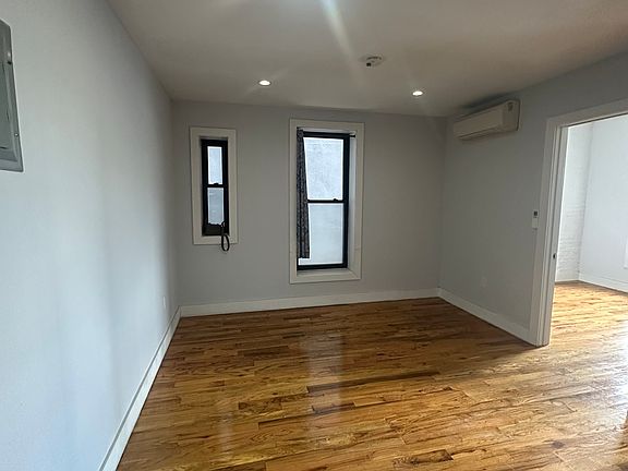 2nd image of 555 39th St APT 1R