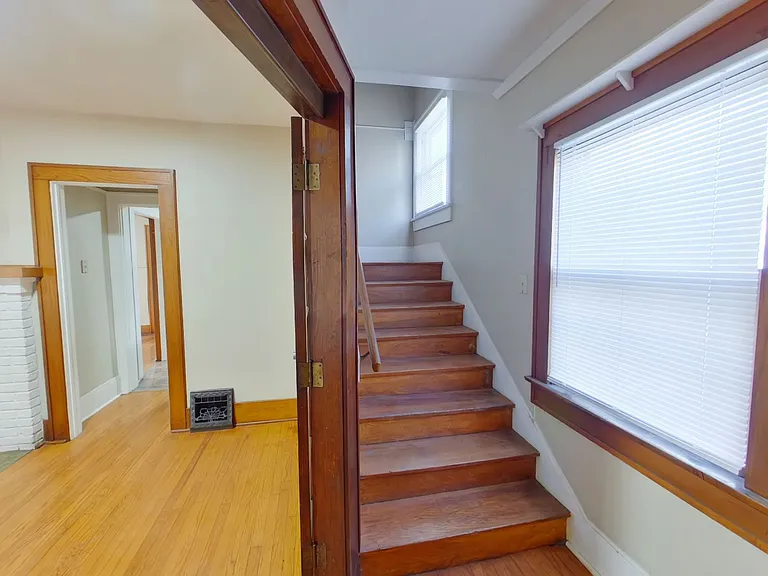 207 S Erie Ave — Photo 3