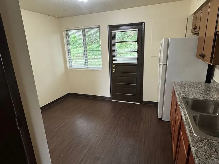 Rocklyn Court Apartments — Photo 20