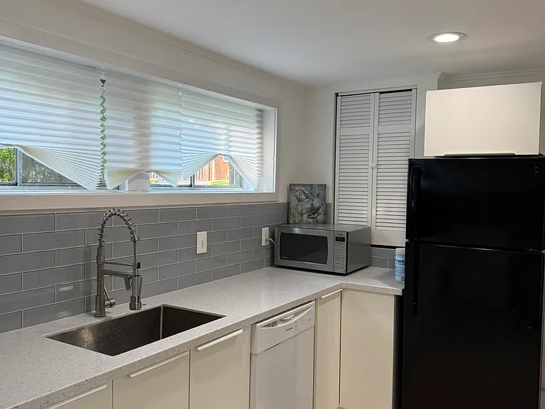 10329 Saint Albans Dr — Photo 4