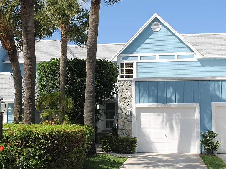 1120 Ocean Dunes Cir — Photo 2