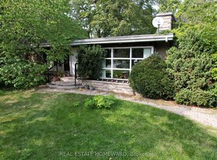 2441 Old Carriage Rd, Mississauga, ON L5C 1Y6