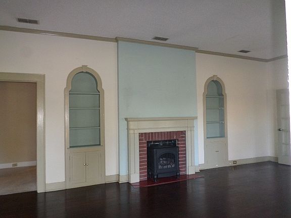 5th image of 425 E Broughton St