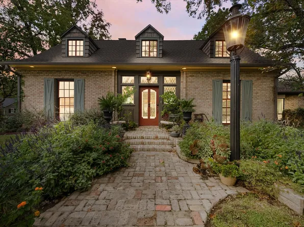 1111 Governors Dr, Corsicana, TX 75110