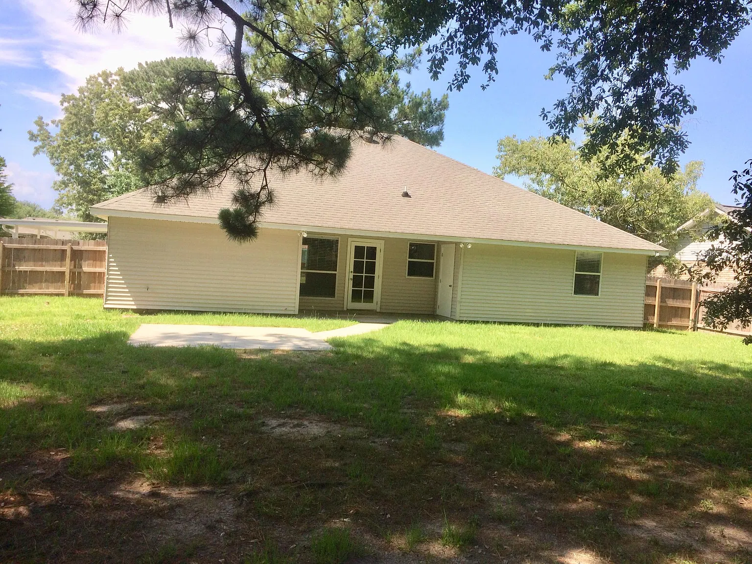 4 bed, 1720 sqft, $2,100 — Photo 4