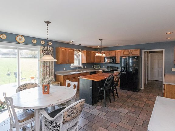 4th image of 523 Clover Hill Dr