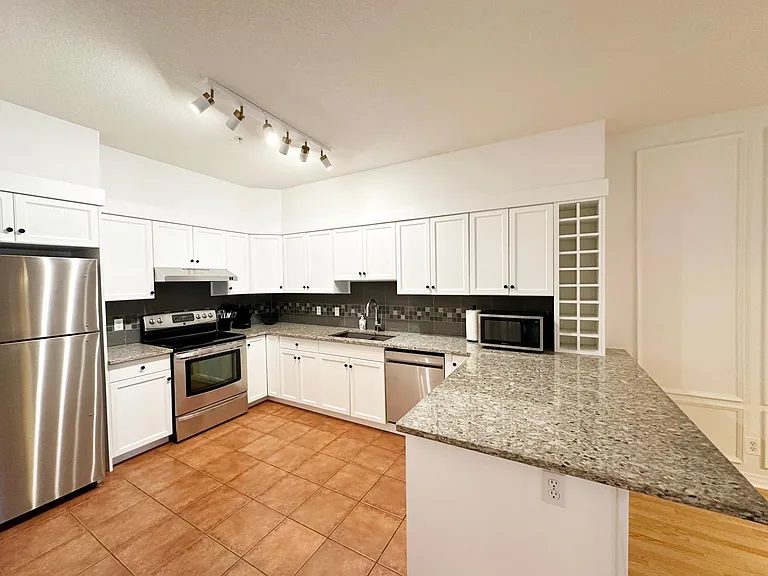 2134 Kensington Rd NW — Photo 18