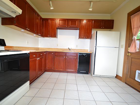 2nd image of 2412 1/2 E Prospect St #1