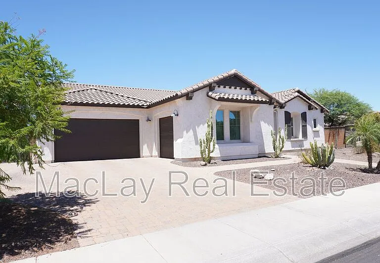 2910 E Wildhorse Dr — Photo 1