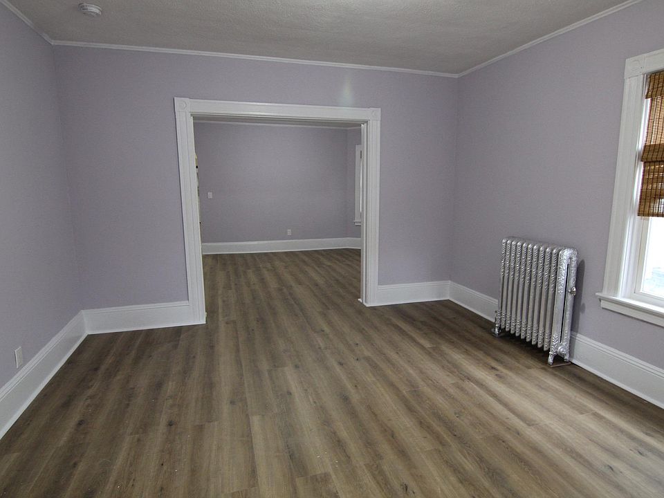 Living room/double parlor