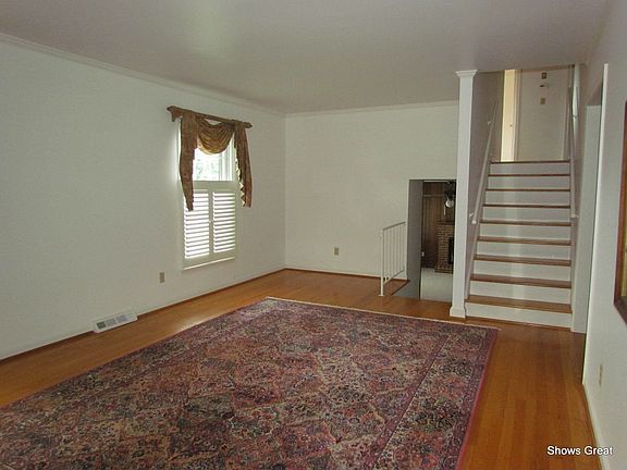 4th image of 432 McGeorge Dr
