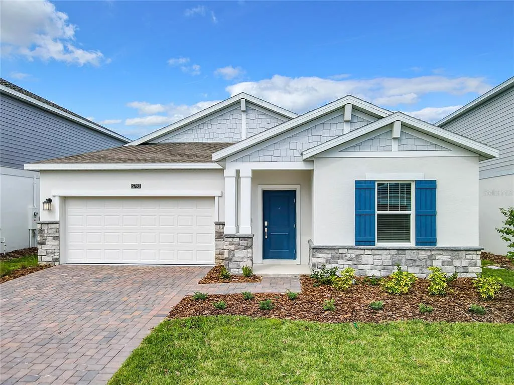 4 bed, 3.0 bath, 2196 sqft, $2,600 — Photo 1