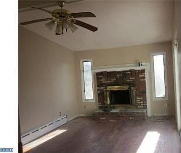2nd image of 621 E Howell St