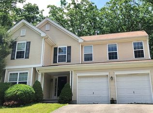 173 Kensington Dr, Bushkill, PA 18324
