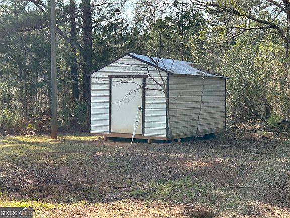 3rd image of 4477 Fortune Hole Rd