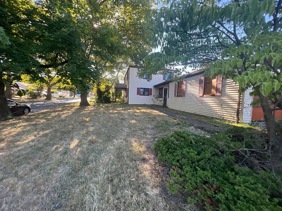 2nd image of 128 Camp St
