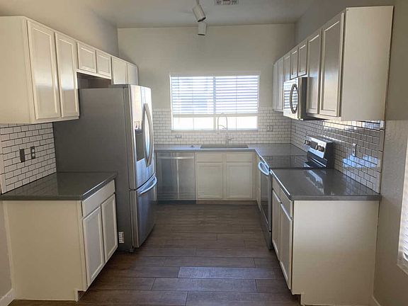 5th image of 757 E Cantebria Dr