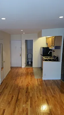 Rented by Chartwell Manhattan Realty | media 38