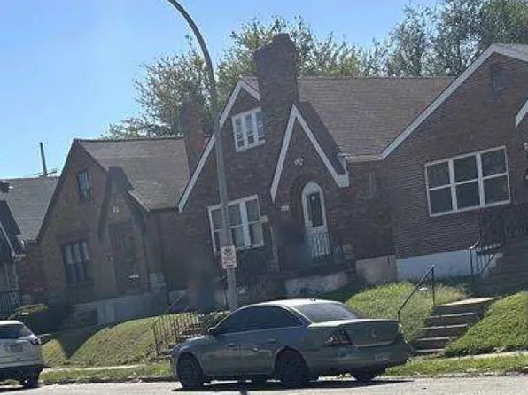 4612 Penrose St, Saint Louis, MO 63115