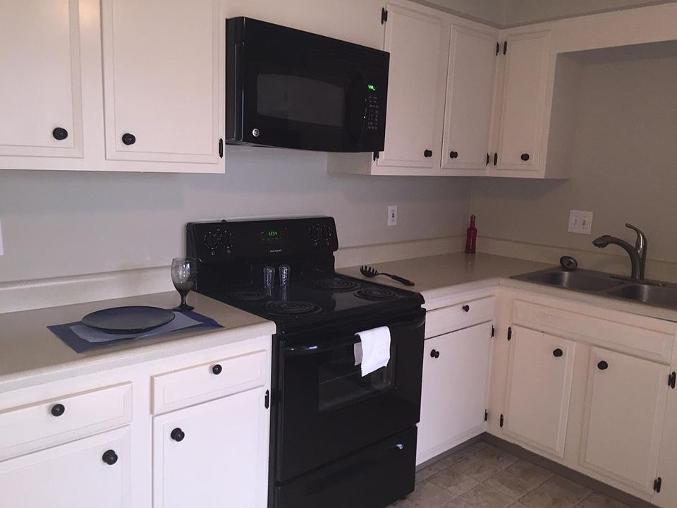 1st image of 513 W 101st St