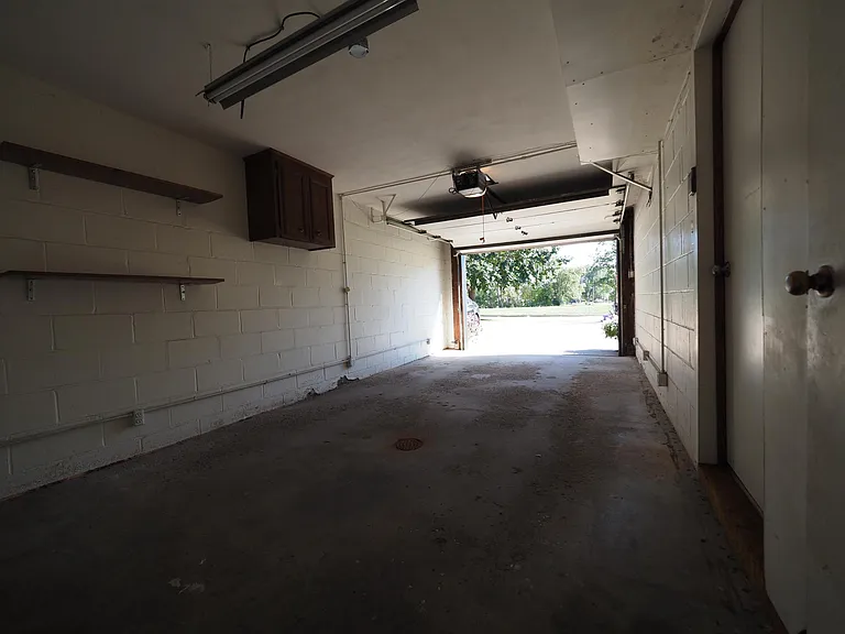 GARAGE (heated)