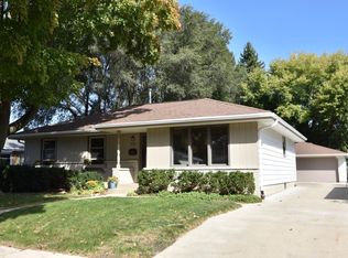 7291 W Cody Cir, Milwaukee, WI 53223